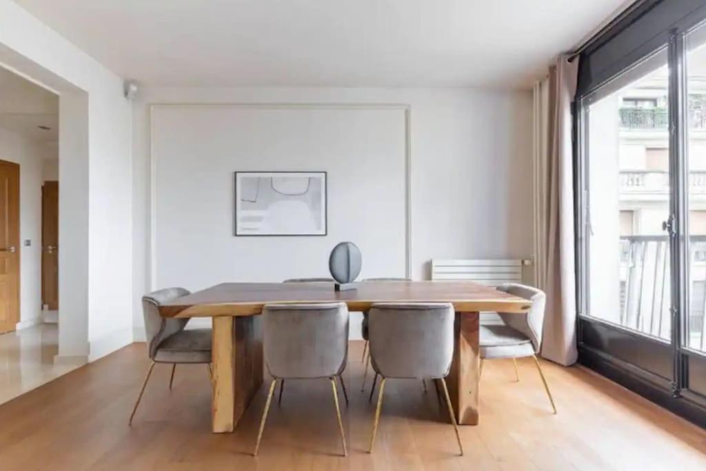 Avenue Montaigne Luxury Apartment 2Br 4P Париж Экстерьер фото